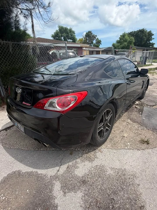 2011 Hyundai Genesis Coupe - Image 7 of 8