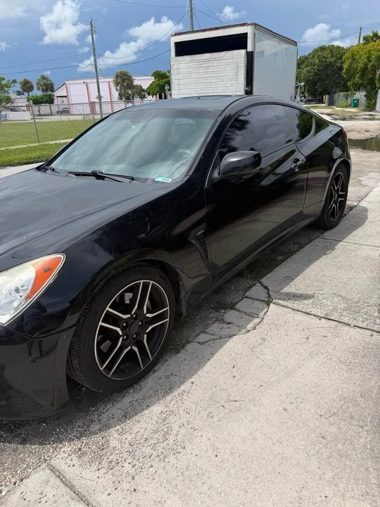 2011 Hyundai Genesis Coupe - Image 2 of 8