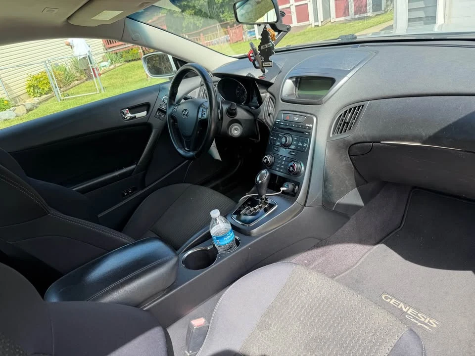 2011 Hyundai Genesis Coupe - Image 8 of 12