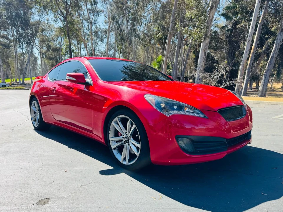 2011 Hyundai Genesis Coupe - Image 2 of 10