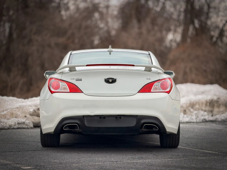 2011 Hyundai Genesis Coupe - Image 10 of 21