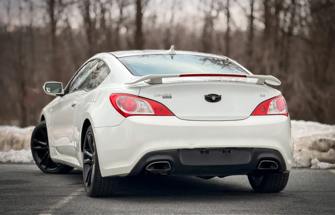 2011 Hyundai Genesis Coupe - Image 11 of 21