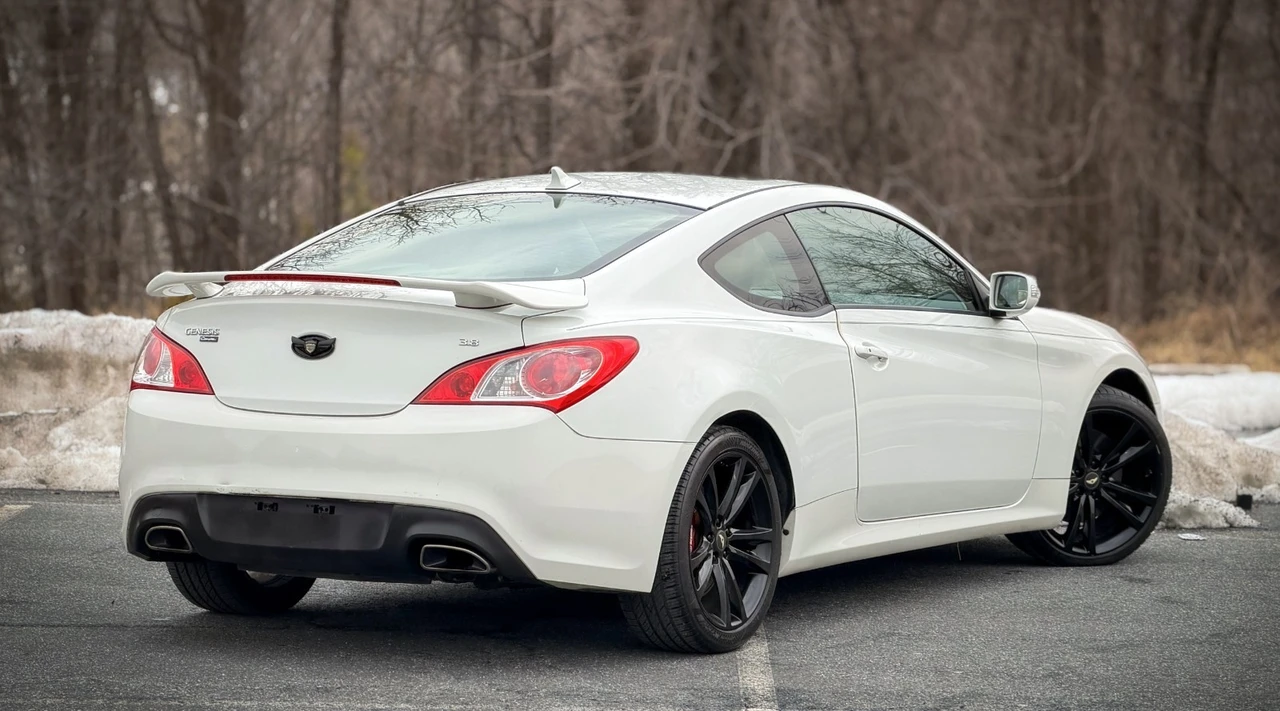 2011 Hyundai Genesis Coupe - Image 9 of 21