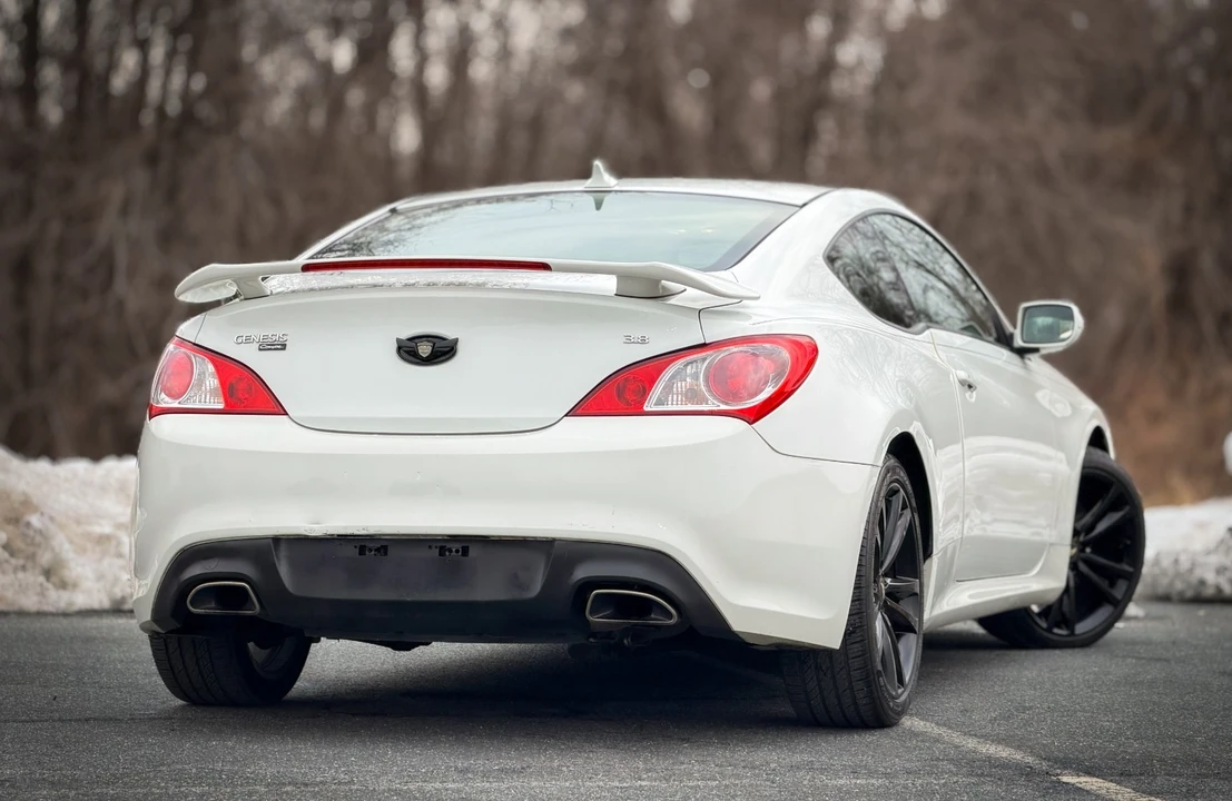 2011 Hyundai Genesis Coupe - Image 8 of 21
