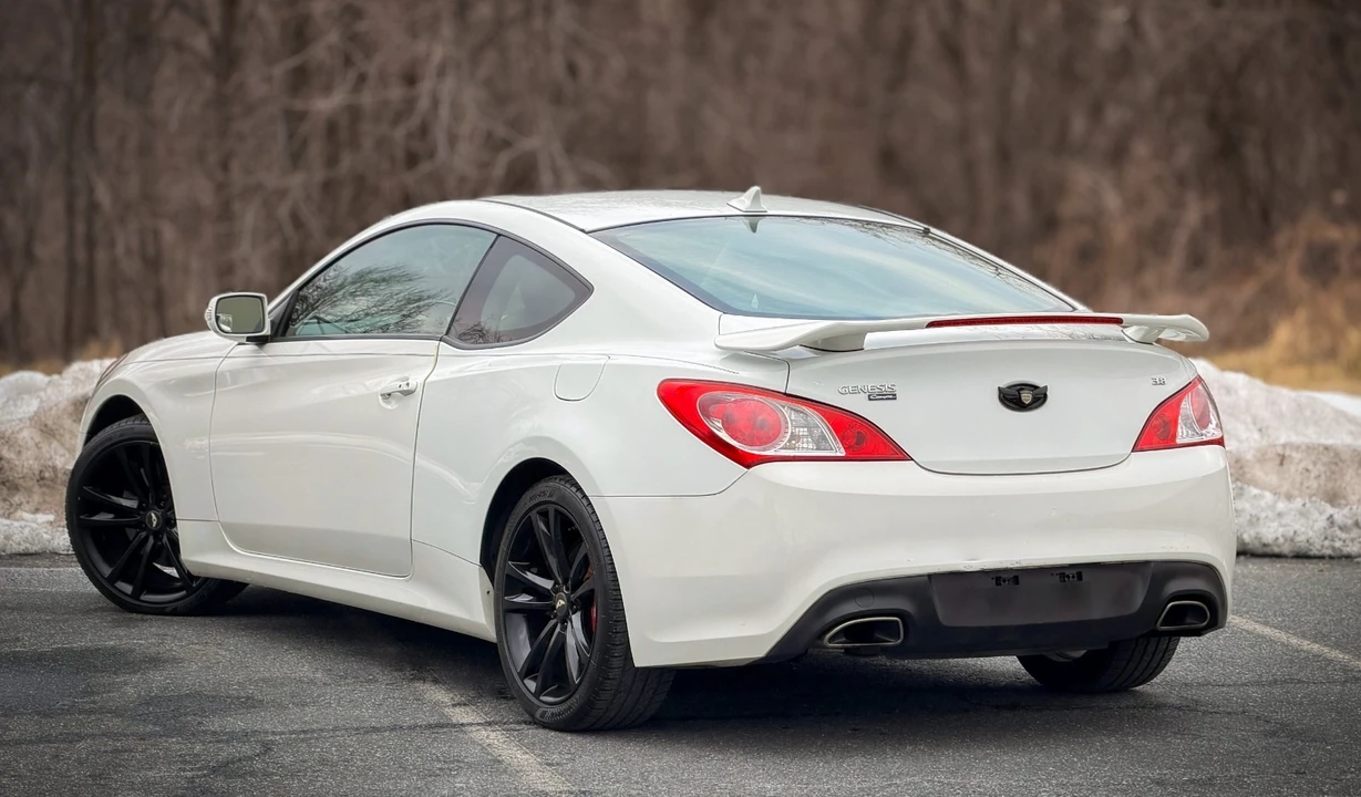 2011 Hyundai Genesis Coupe - Image 12 of 21