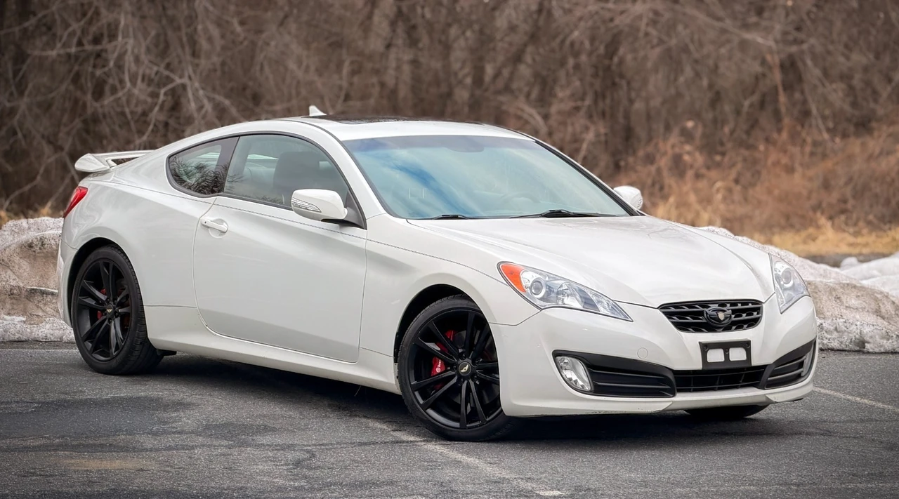 2011 Hyundai Genesis Coupe - Image 2 of 21
