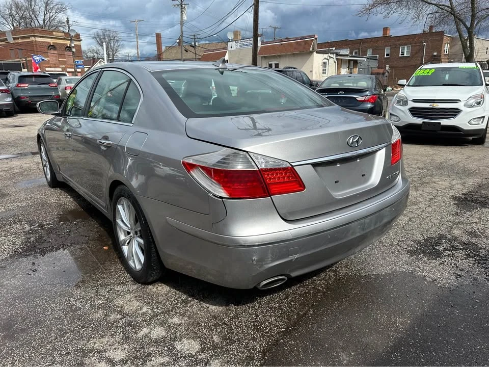 2011 Hyundai Genesis - Image 2 of 12