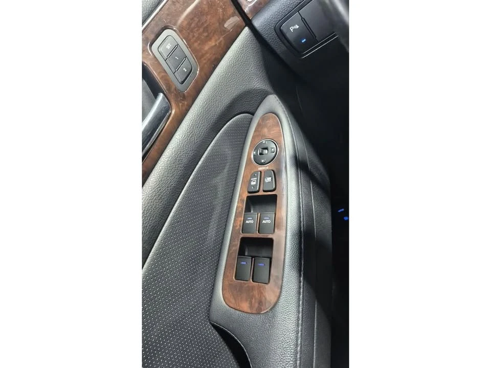 2011 Hyundai Genesis - Image 8 of 20