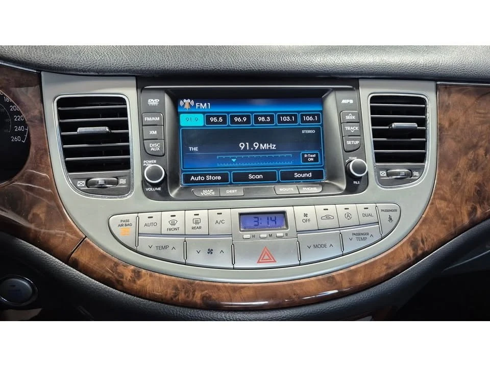 2011 Hyundai Genesis - Image 14 of 20