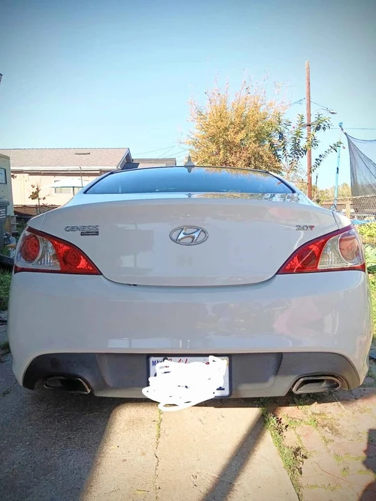 2011 Hyundai Genesis - Image 4 of 9