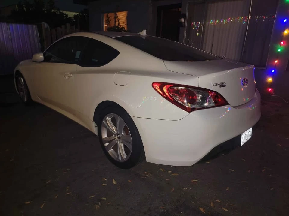2011 Hyundai Genesis - Image 2 of 9