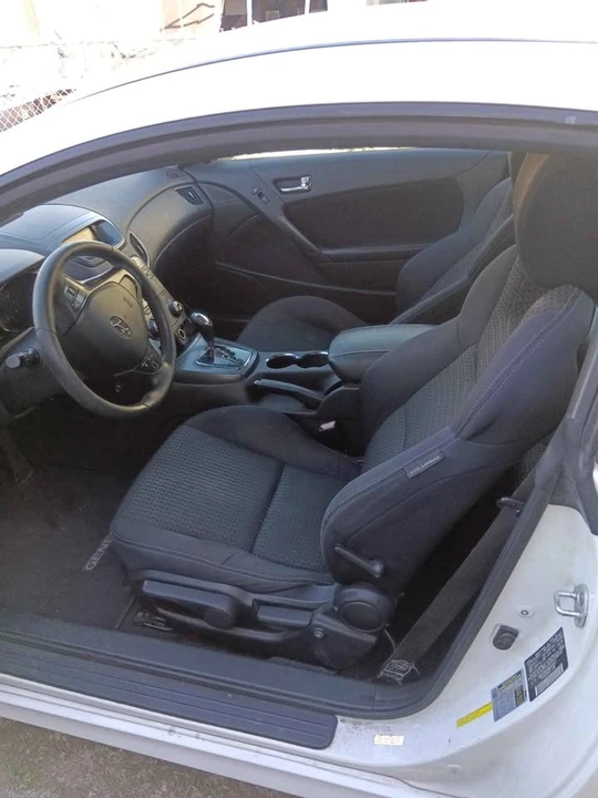 2011 Hyundai Genesis - Image 6 of 9