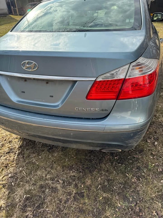 2011 Hyundai Genesis - Image 2 of 2