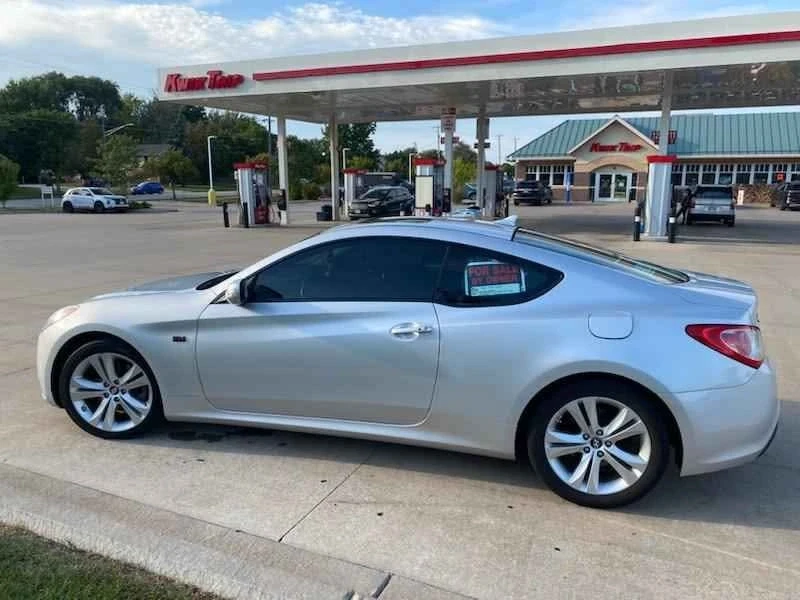 2011 Hyundai Genesis Coupe - Image 2 of 4