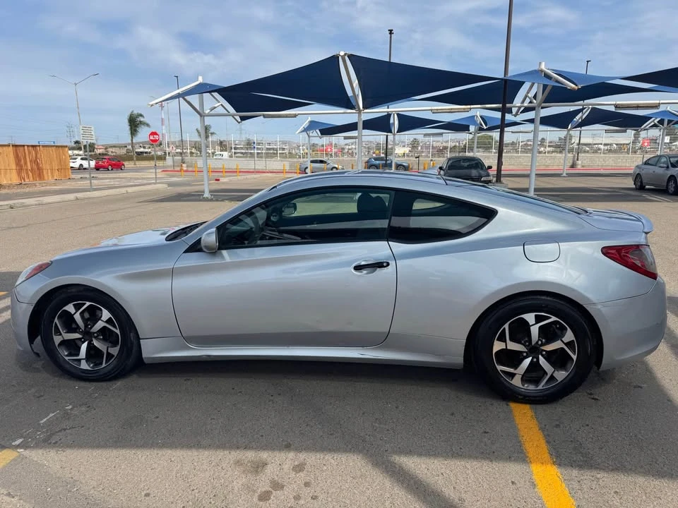 2011 Hyundai Genesis Coupe - Image 8 of 9
