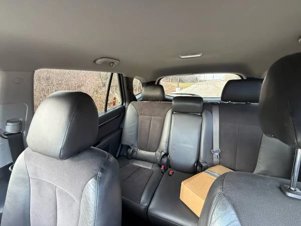 2011 Hyundai Santa Fe - Image 12 of 12
