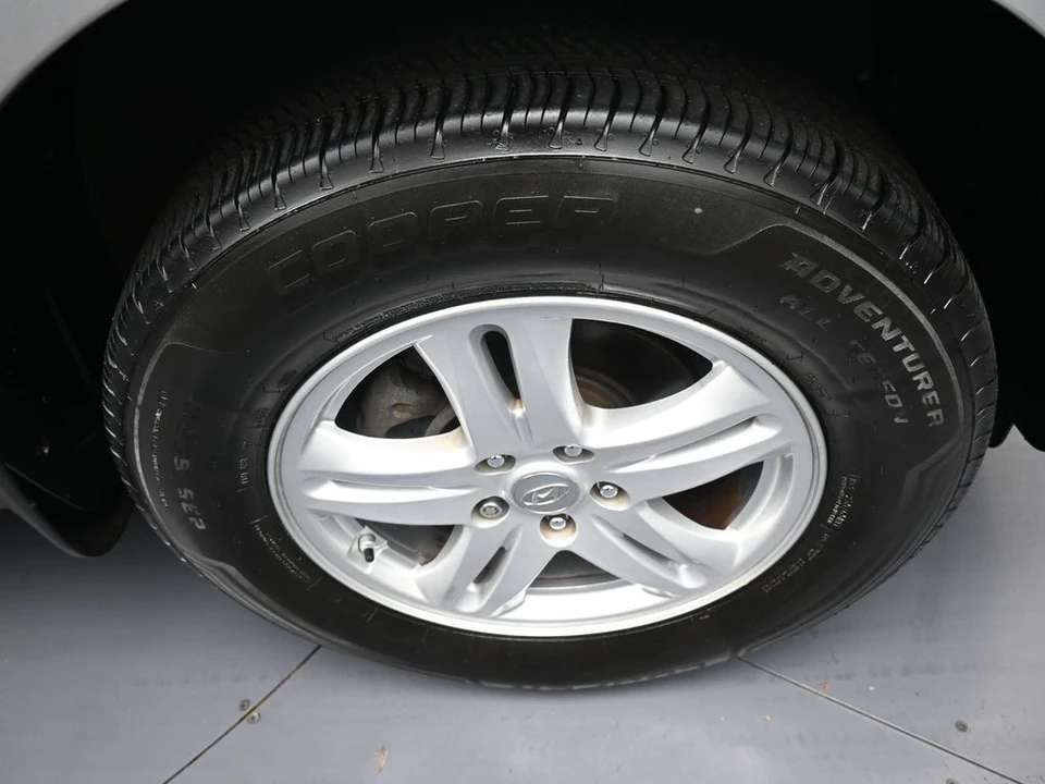 2011 Hyundai Santa Fe - Image 13 of 21