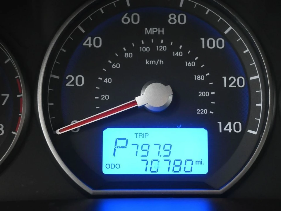 2011 Hyundai Santa Fe - Image 16 of 21