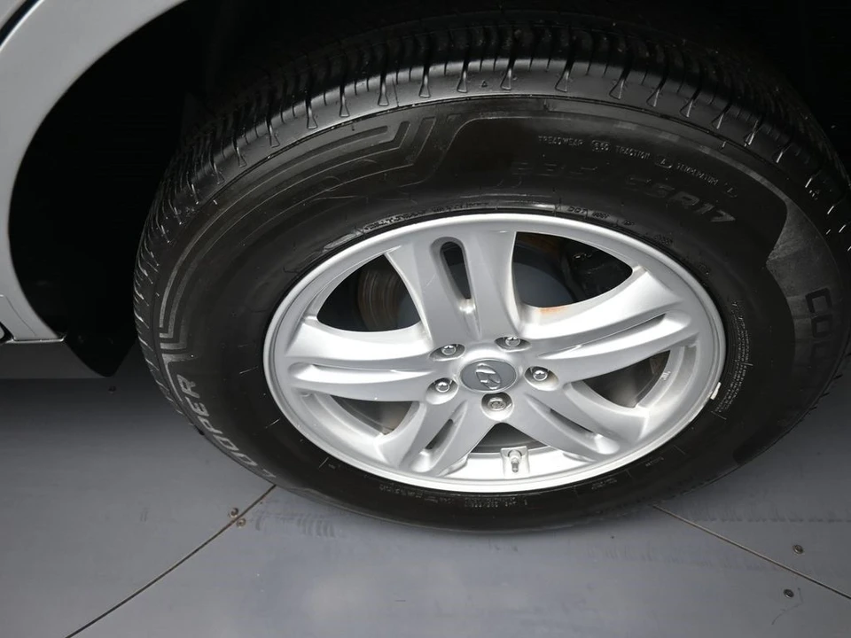 2011 Hyundai Santa Fe - Image 15 of 21