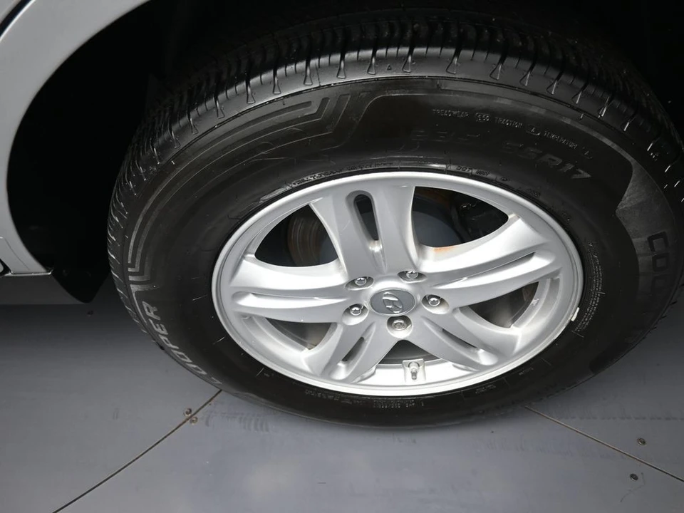 2011 Hyundai Santa Fe - Image 15 of 21
