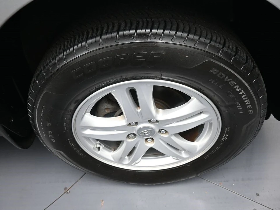 2011 Hyundai Santa Fe - Image 13 of 21