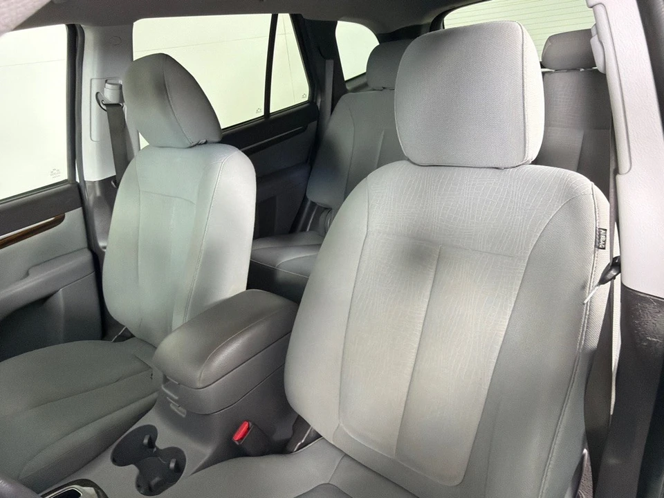 2011 Hyundai Santa Fe - Image 11 of 12