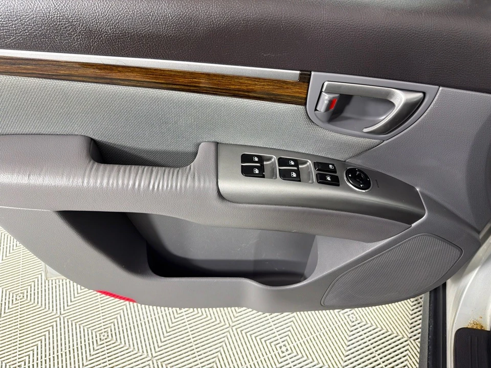 2011 Hyundai Santa Fe - Image 9 of 12