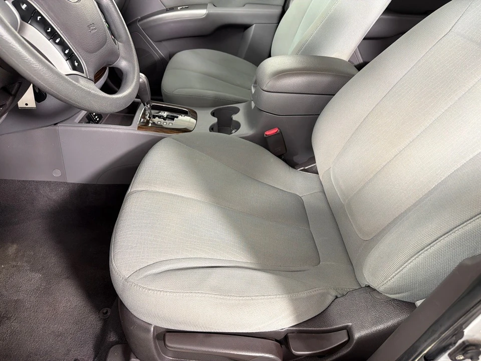 2011 Hyundai Santa Fe - Image 10 of 12