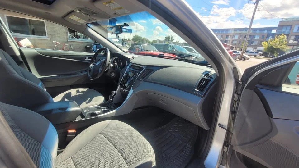 2011 Hyundai Sonata - Image 5 of 10