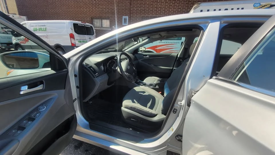 2011 Hyundai Sonata - Image 4 of 10