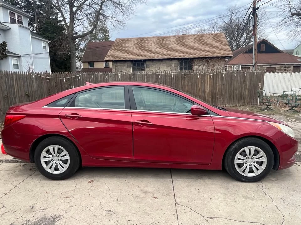 2011 Hyundai Sonata - Image 3 of 11
