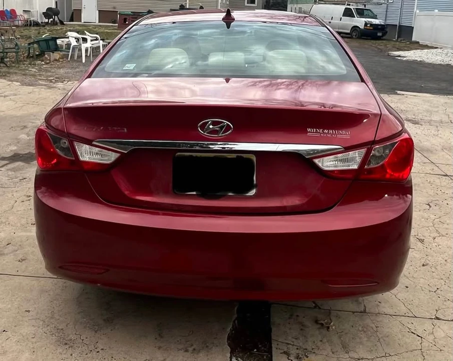 2011 Hyundai Sonata - Image 4 of 11
