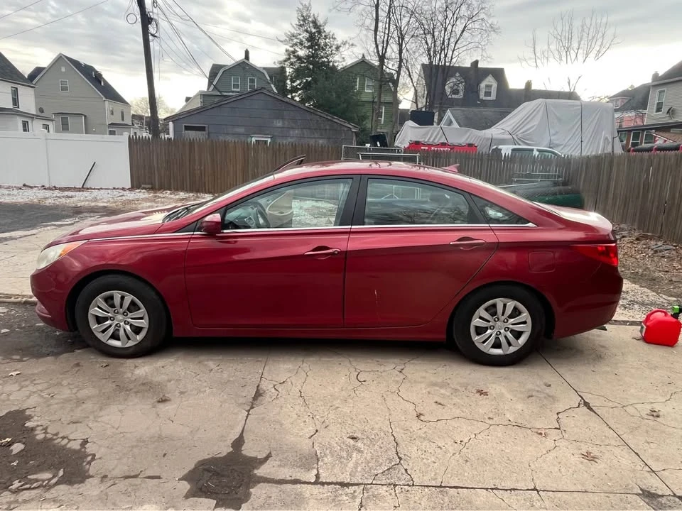 2011 Hyundai Sonata - Image 2 of 11