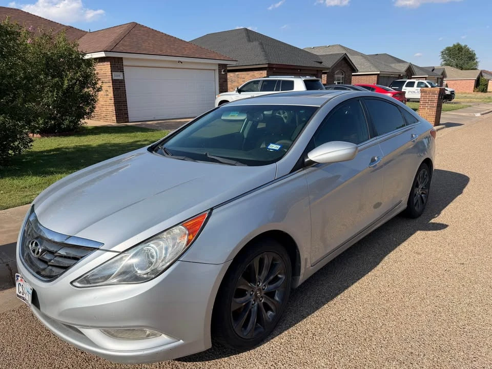 2011 Hyundai Sonata - Image 3 of 4