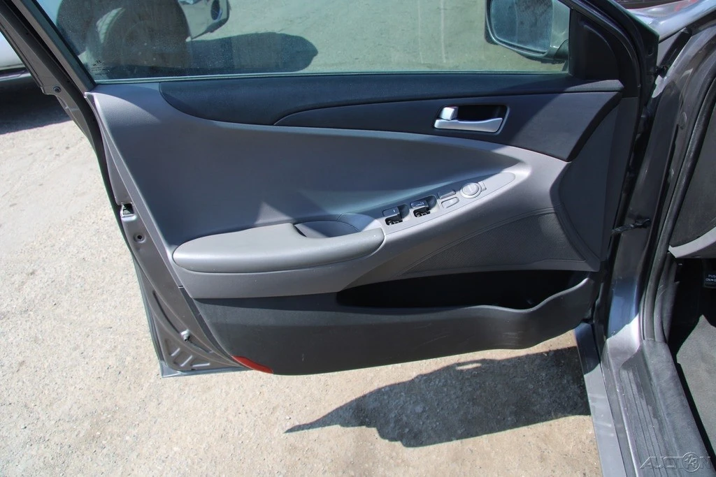 2011 Hyundai Sonata - Image 13 of 21