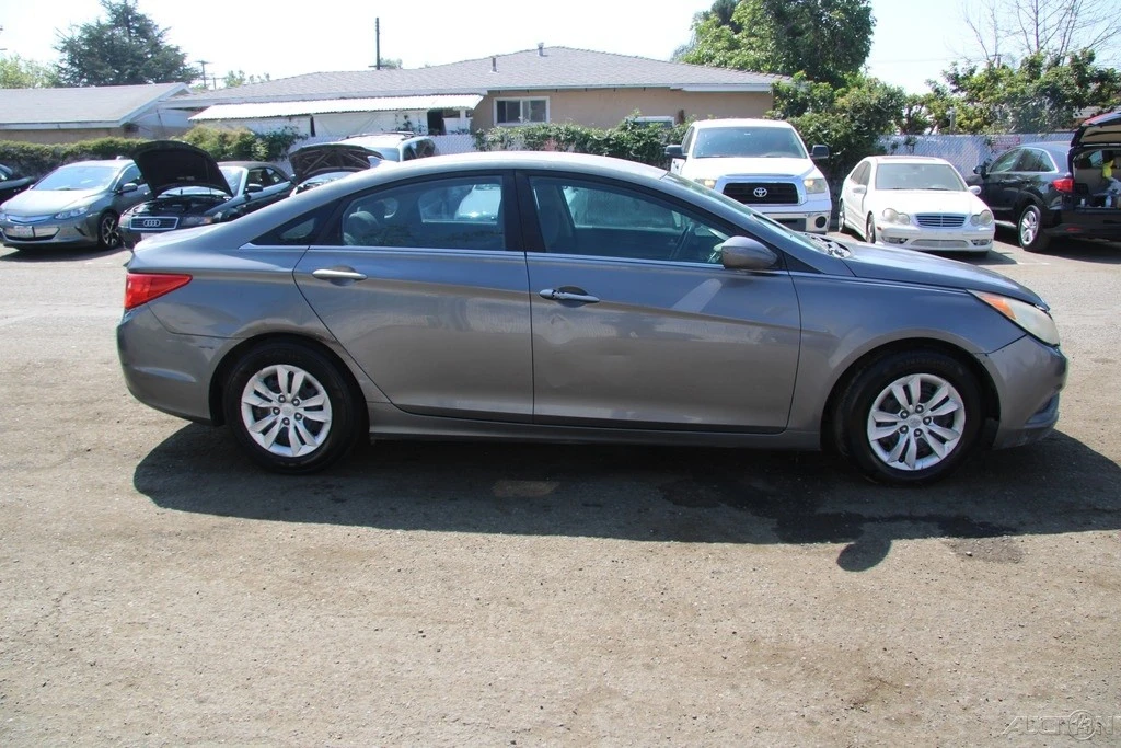 2011 Hyundai Sonata - Image 9 of 21