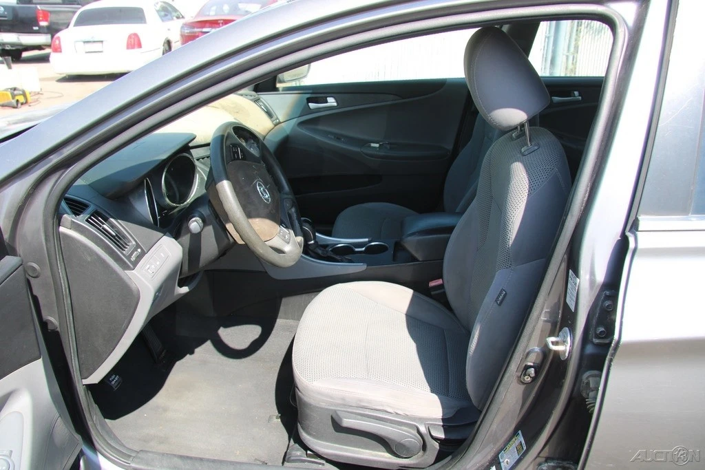 2011 Hyundai Sonata - Image 14 of 21