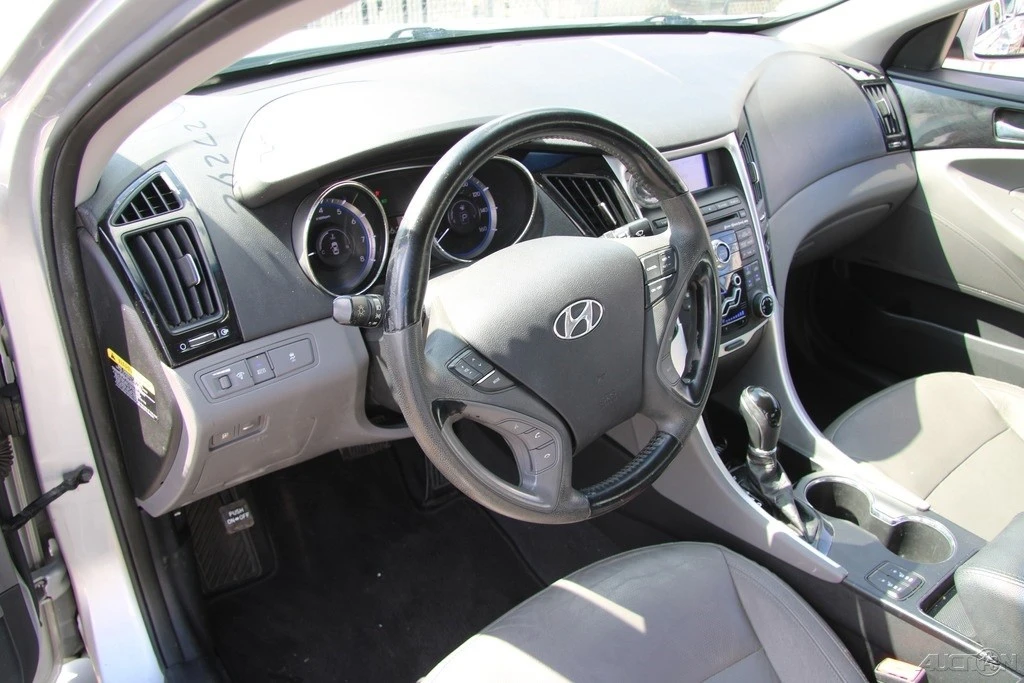 2011 Hyundai Sonata - Image 17 of 21
