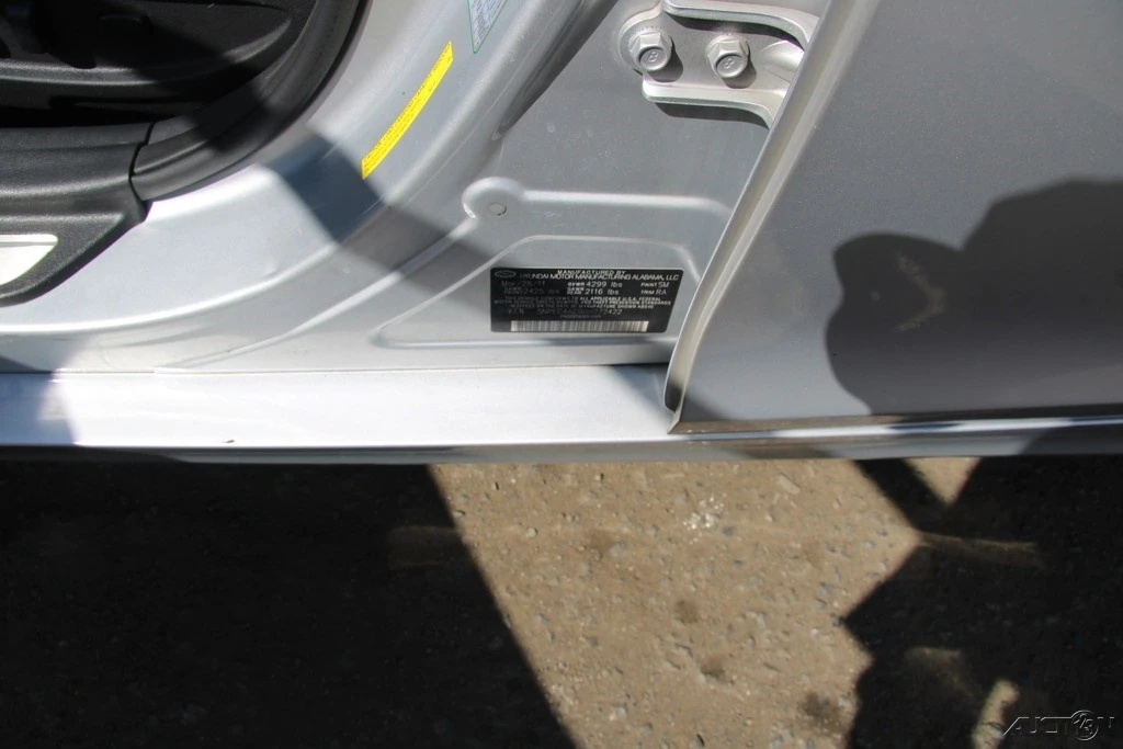 2011 Hyundai Sonata - Image 14 of 21