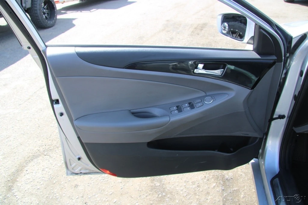 2011 Hyundai Sonata - Image 15 of 21