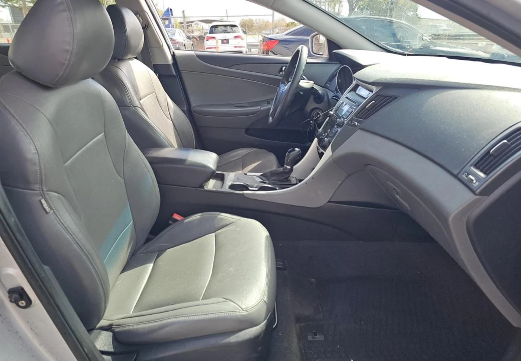 2011 Hyundai Sonata - Image 9 of 12