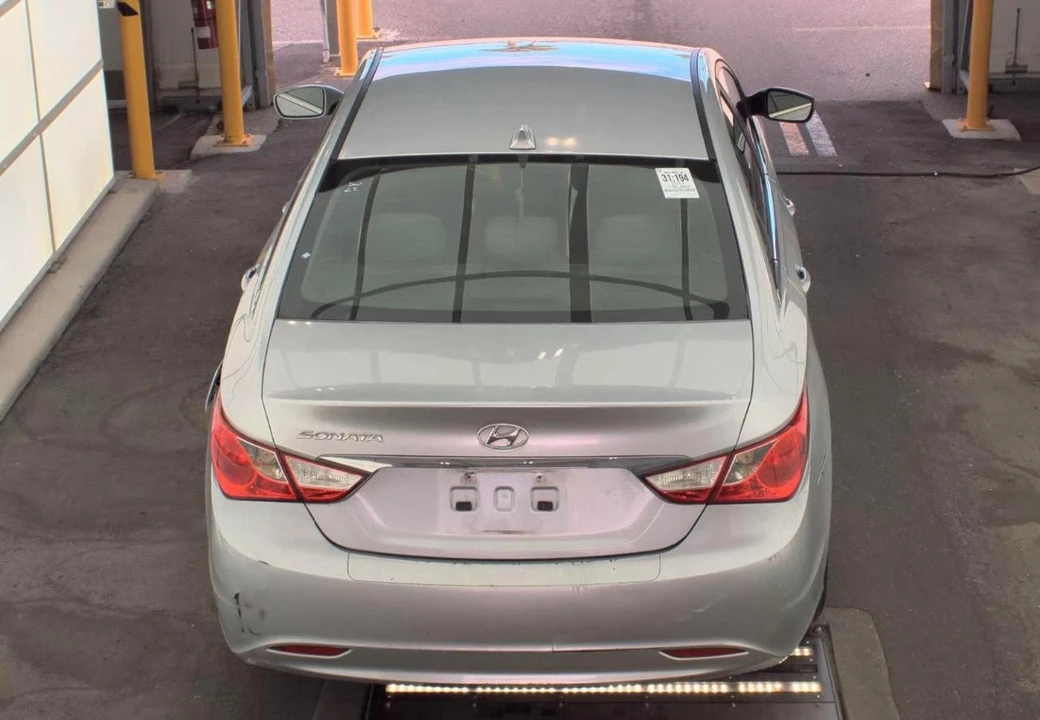 2011 Hyundai Sonata - Image 5 of 12