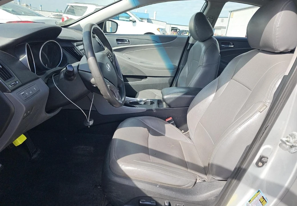 2011 Hyundai Sonata - Image 8 of 12
