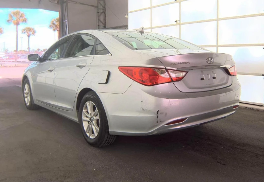 2011 Hyundai Sonata - Image 6 of 12