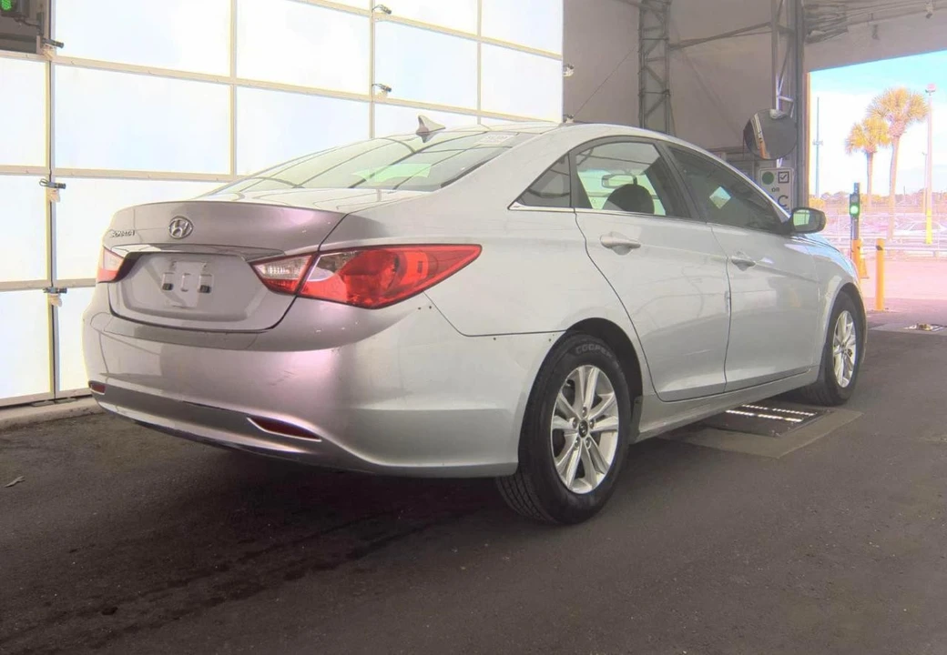 2011 Hyundai Sonata - Image 4 of 12