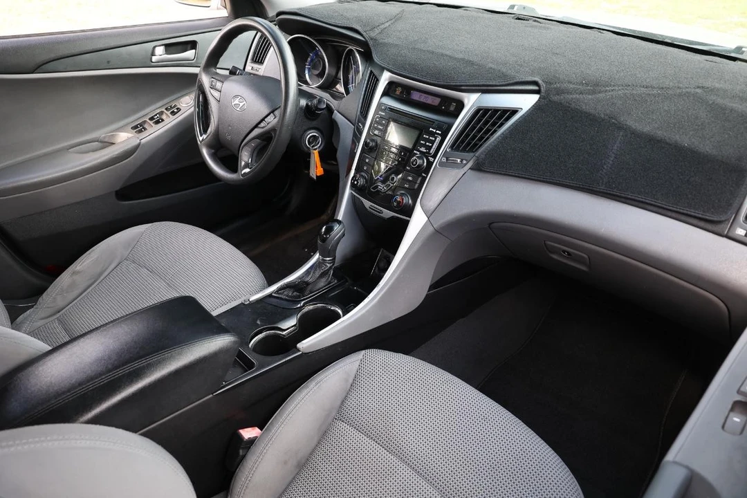 2011 Hyundai Sonata - Image 16 of 21