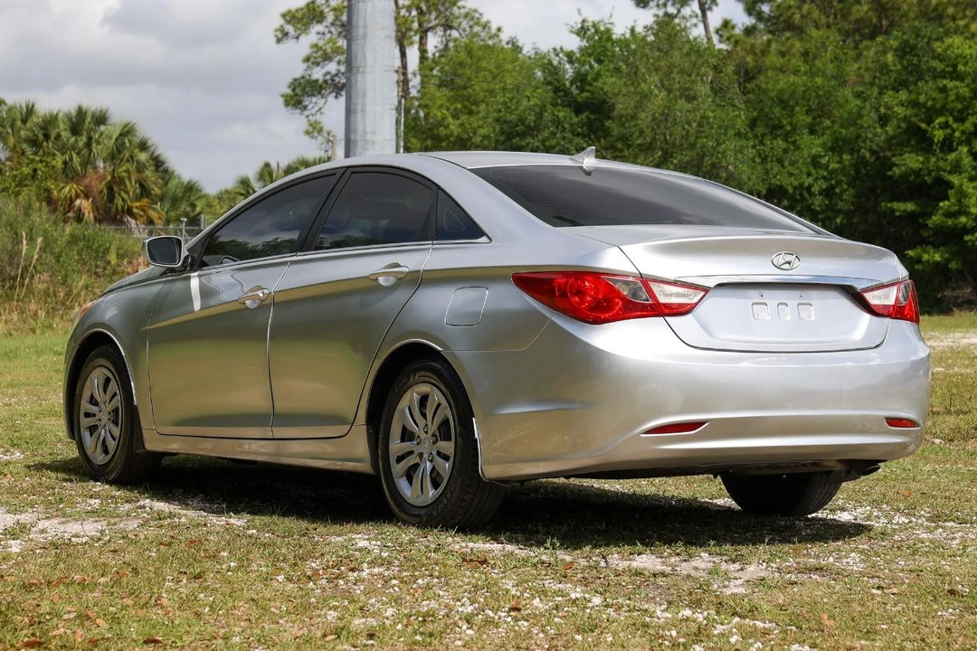 2011 Hyundai Sonata - Image 5 of 21