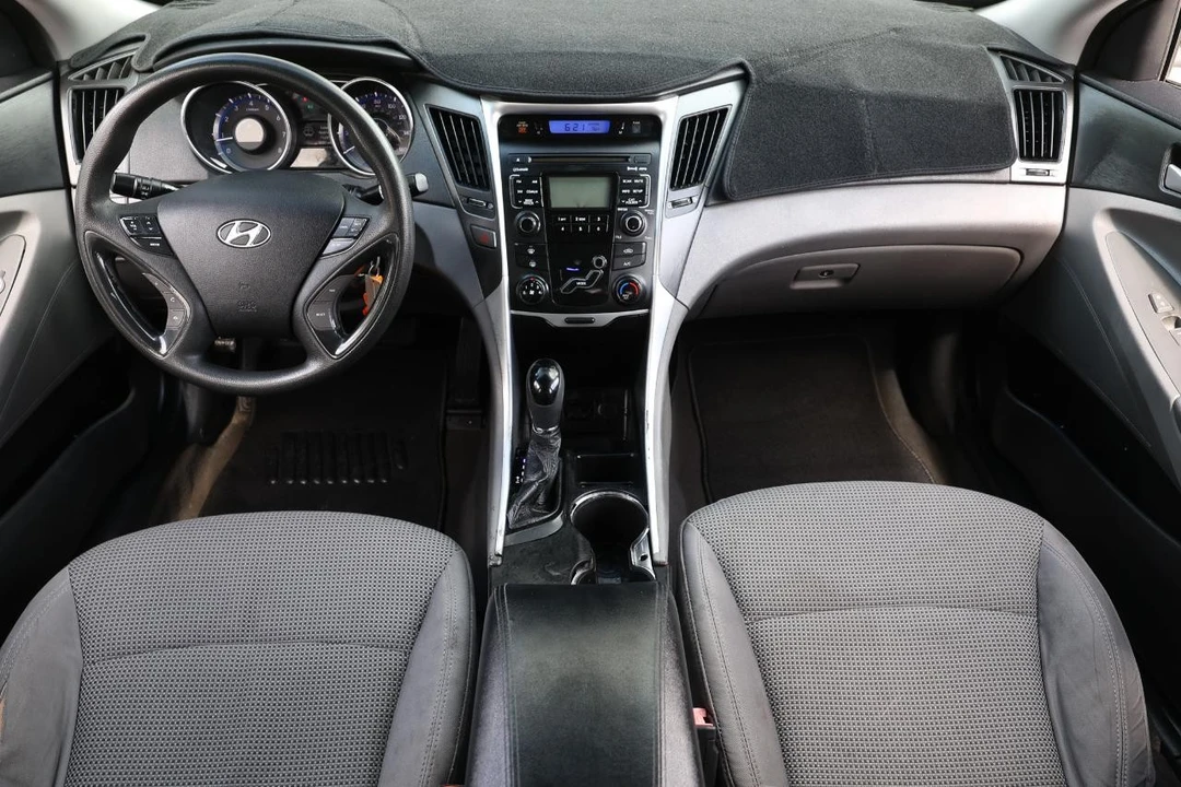 2011 Hyundai Sonata - Image 2 of 21
