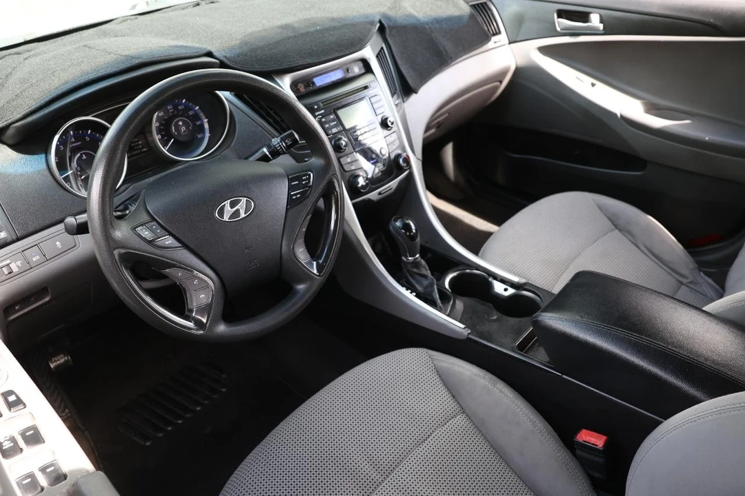 2011 Hyundai Sonata - Image 4 of 21