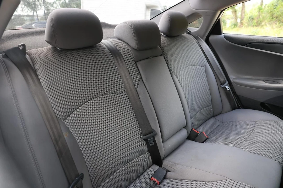 2011 Hyundai Sonata - Image 14 of 21